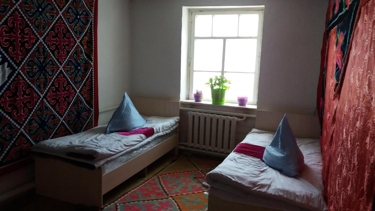 Happy Hostel In Kochkor Ngoại thất bức ảnh