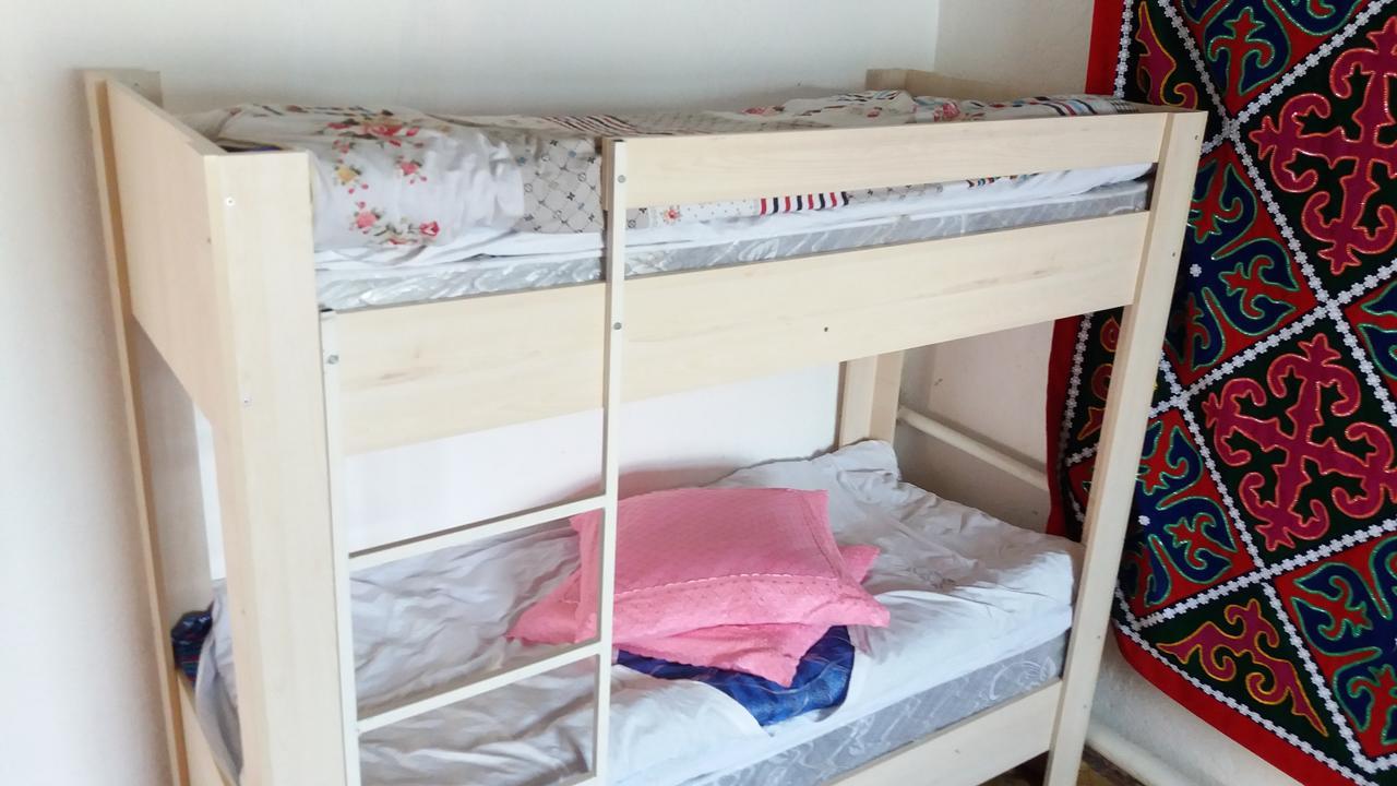 Happy Hostel In Kochkor Ngoại thất bức ảnh
