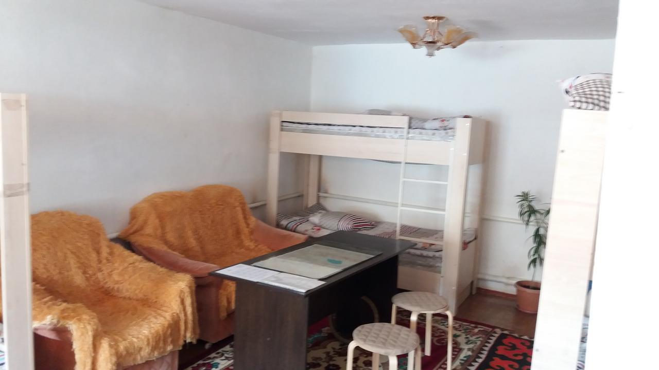 Happy Hostel In Kochkor Ngoại thất bức ảnh