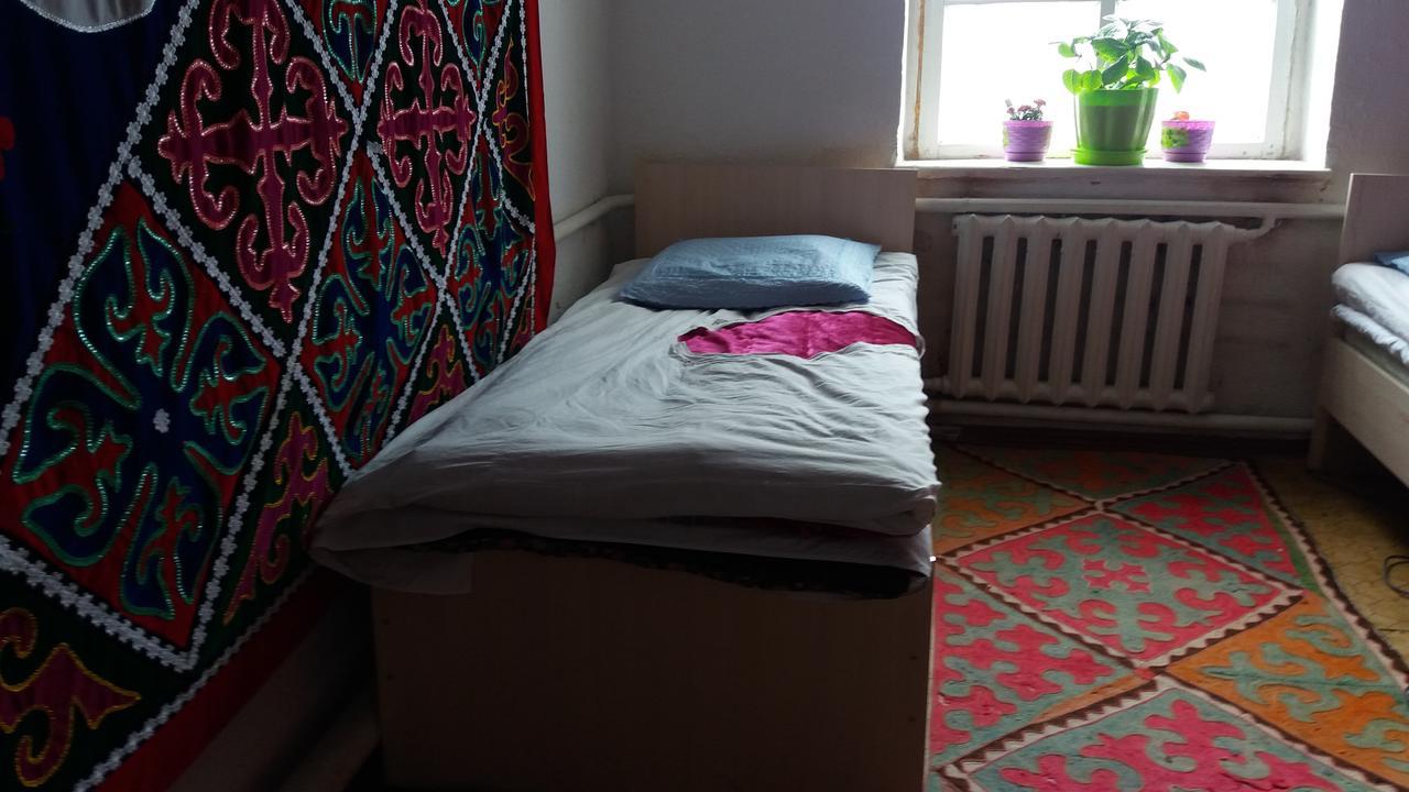 Happy Hostel In Kochkor Ngoại thất bức ảnh
