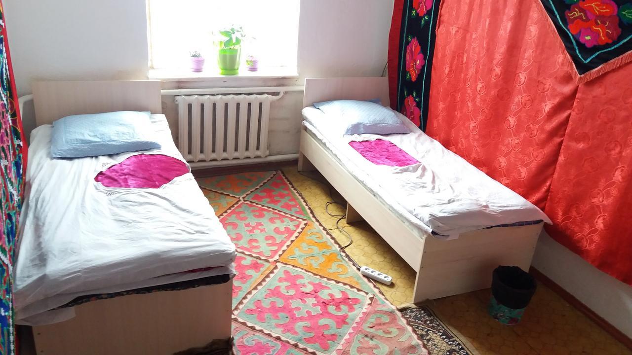 Happy Hostel In Kochkor Ngoại thất bức ảnh