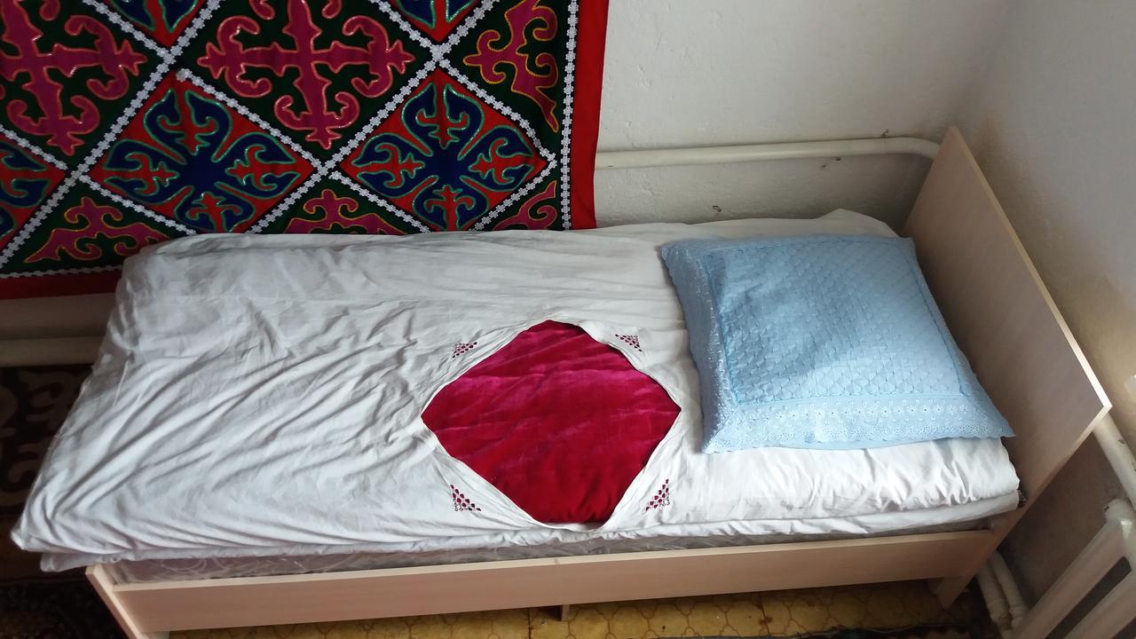 Happy Hostel In Kochkor Ngoại thất bức ảnh