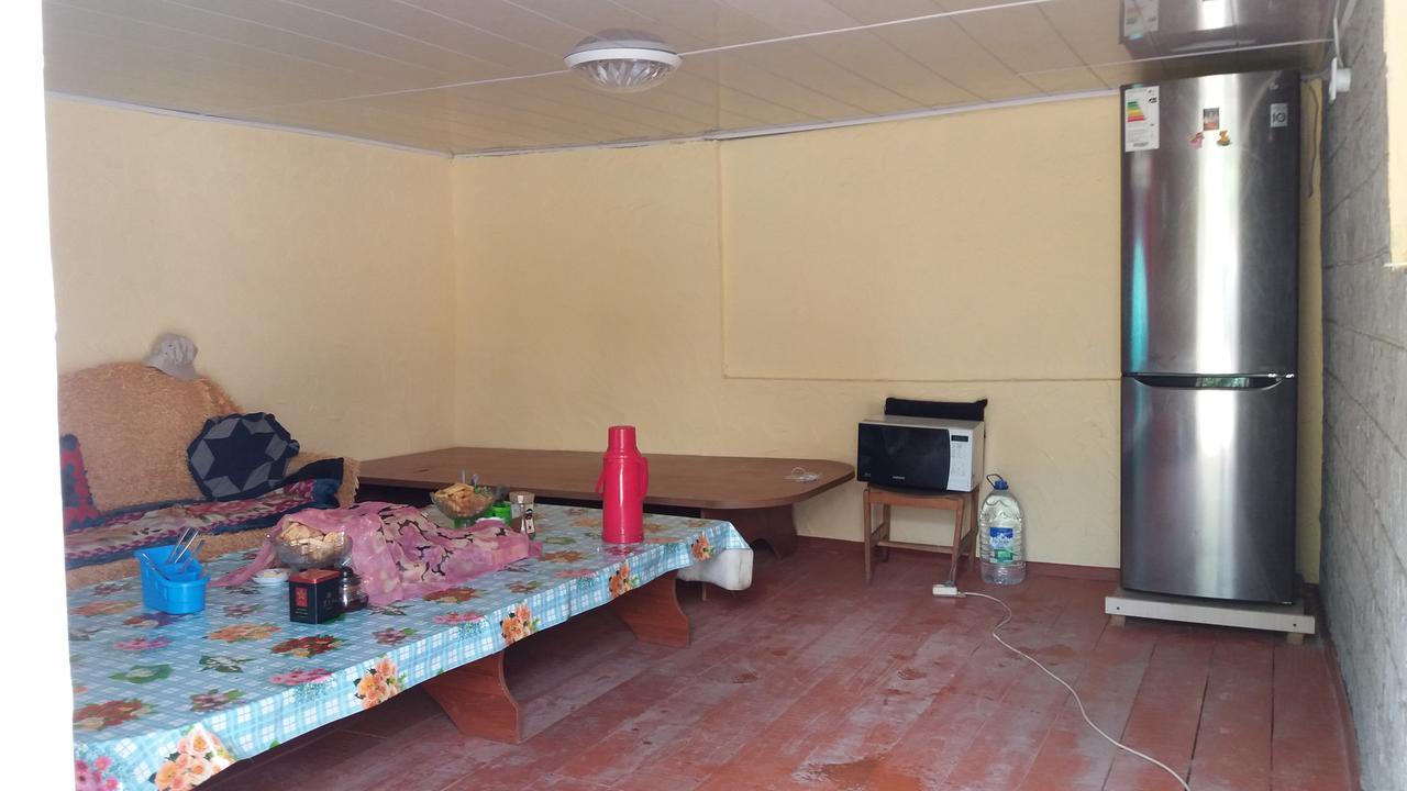 Happy Hostel In Kochkor Ngoại thất bức ảnh