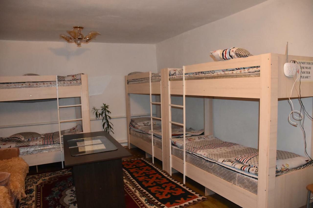 Happy Hostel In Kochkor Ngoại thất bức ảnh