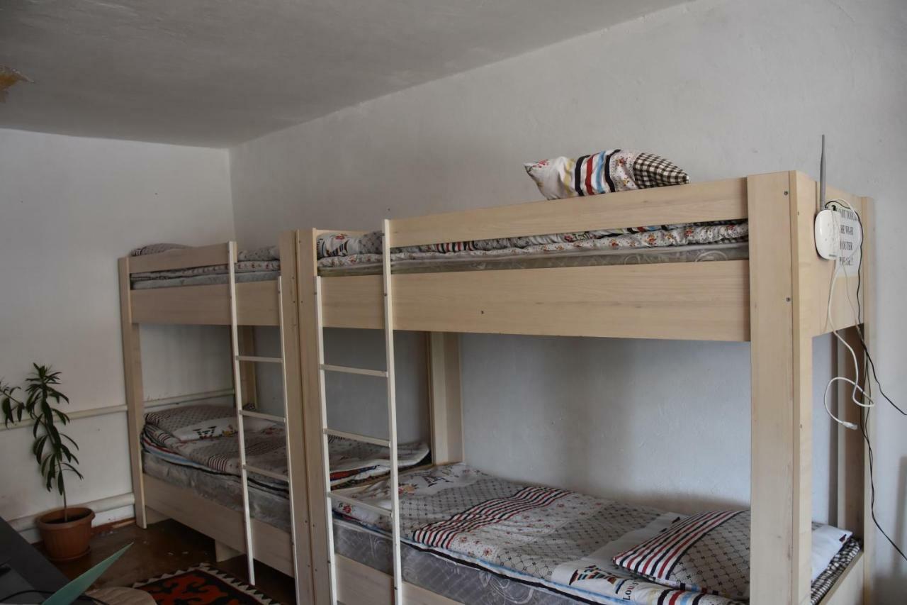 Happy Hostel In Kochkor Ngoại thất bức ảnh
